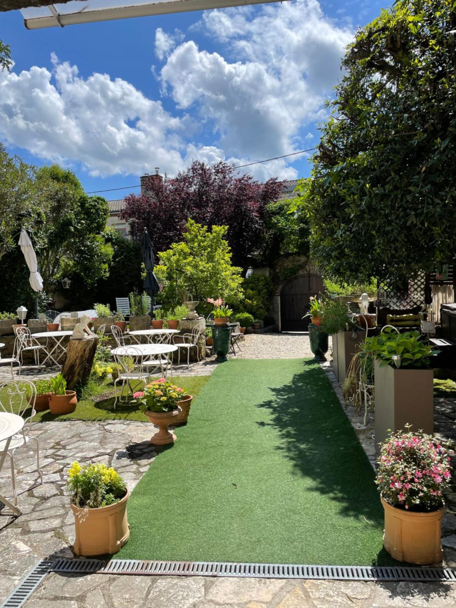 瓦隆蓬达克 Le Manoir Du Raveyron酒店 外观 照片